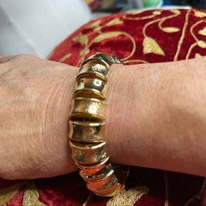 Vintage Monet Gold Tone Wide Link Sliced Scallops Bracelet